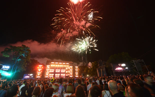 ПРВИ ДАН ФЕСТИВАЛА “ЕГЗИТ”: Ватромет 12 минута обасјавао град